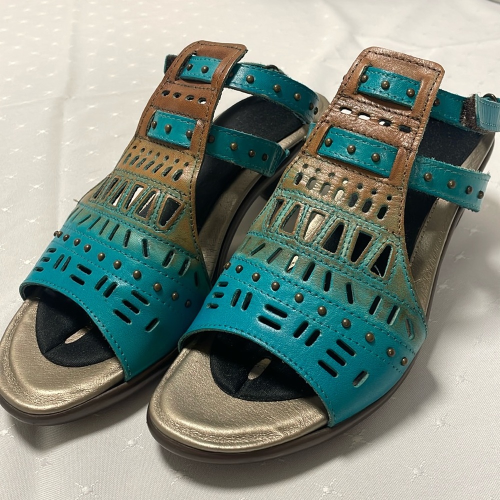 Naot sz EU 38 Turquoise Bronze 2 inch sandals grommets cutouts